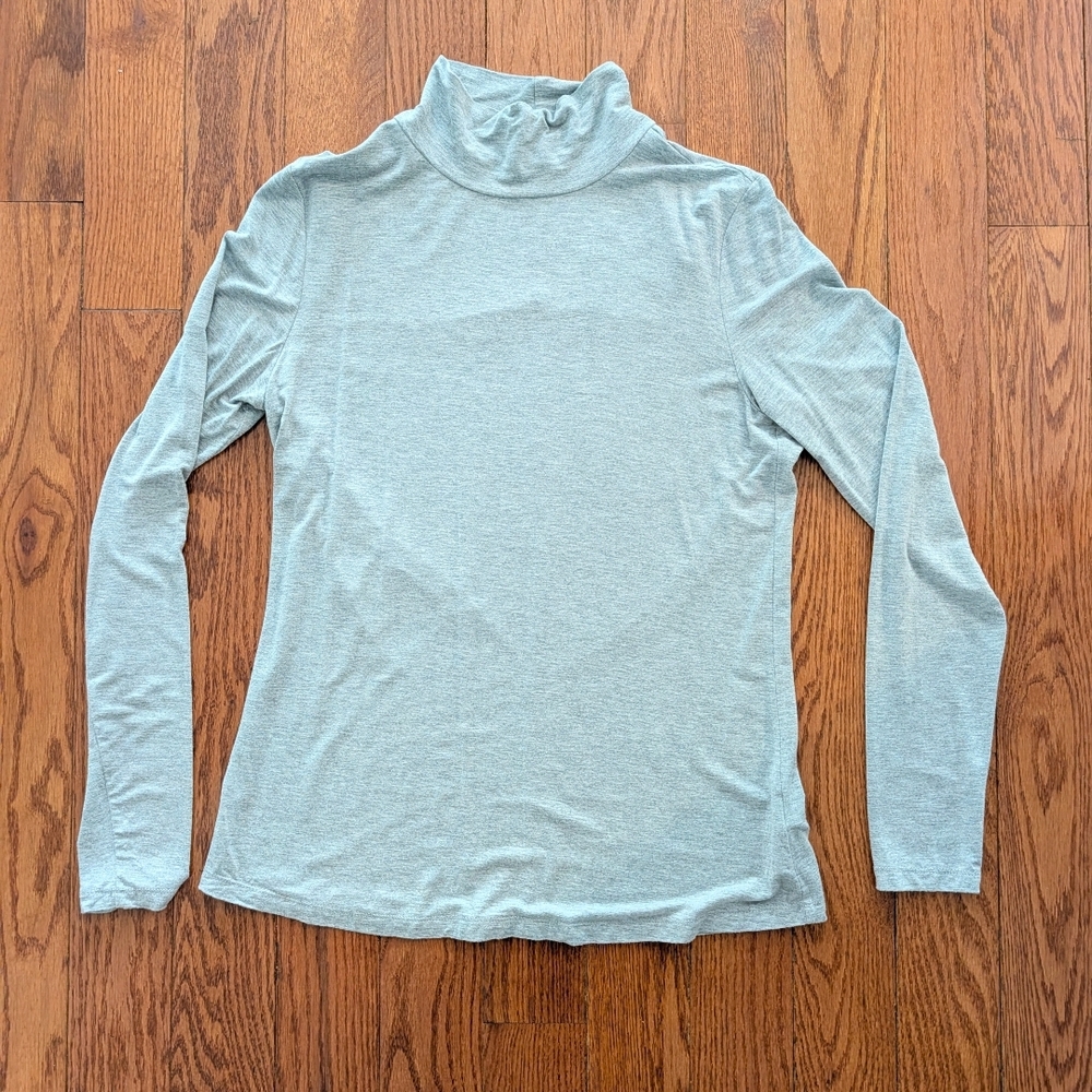 Dex Women's Soft Gray Long Sleeve Turtleneck
